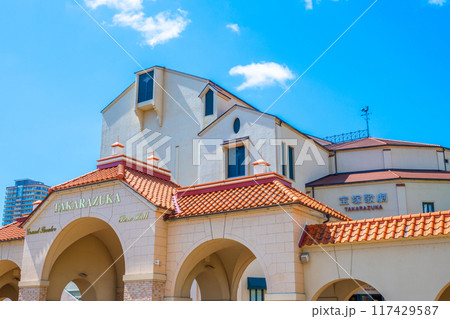 宝塚歌劇の町並み 117429587