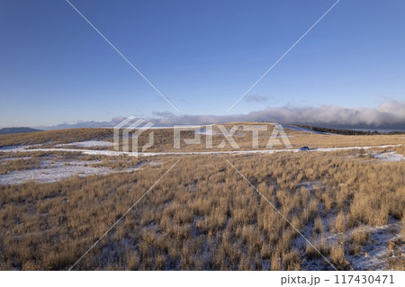 真冬の霧ケ峰高原 117430471