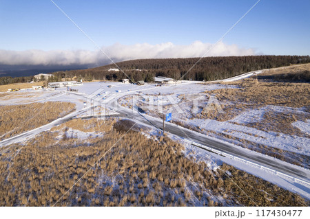 真冬の霧ケ峰高原 117430477