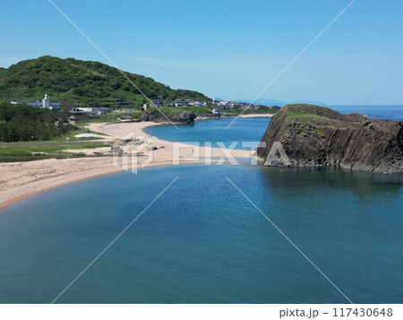 京都府丹後町の柱状節理の立岩付近の海岸空撮 京都府丹後町の柱状節理の立岩付近の海岸空撮 117430648