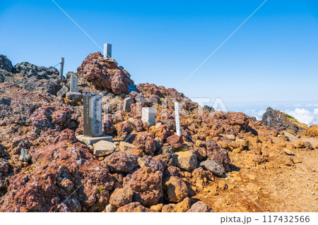 秋の鳥海山登山:七高山頂 秋の鳥海山登山:七高山頂 117432566
