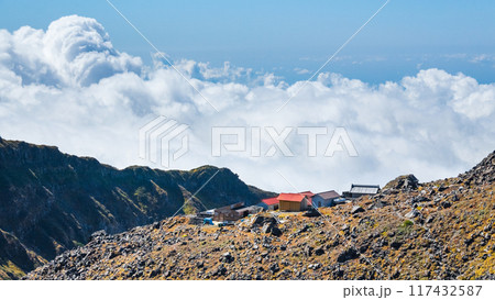 秋の鳥海山登山：御室小屋（鳥海山頂参籠所） 117432587