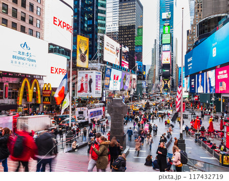 ニューヨーク　タイムズスクエア　※一部ソフトフォーカス 117432719