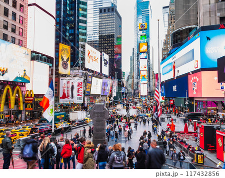ニューヨーク タイムズスクエア ※一部ソフトフォーカス ニューヨーク タイムズスクエア ※一部ソフトフォーカス 117432856