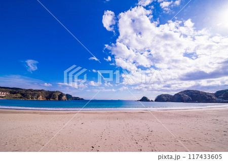 【静岡県】南伊豆　オフシーズンの弓ヶ浜海水浴場 117433605