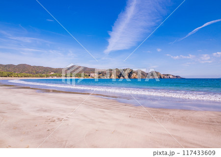 【静岡県】南伊豆　オフシーズンの弓ヶ浜海水浴場 117433609