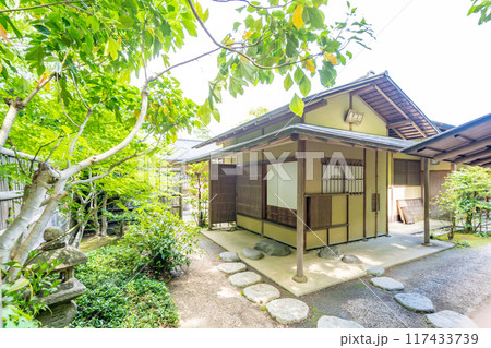 二の丸茶室桔梗庵 木造平屋一文字葺の伝統的な「数寄屋造り」景観と調和した趣のある茶室 二の丸茶室桔梗庵 木造平屋一文字葺の伝統的な「数寄屋造り」景観と調和した趣のある茶室 117433739