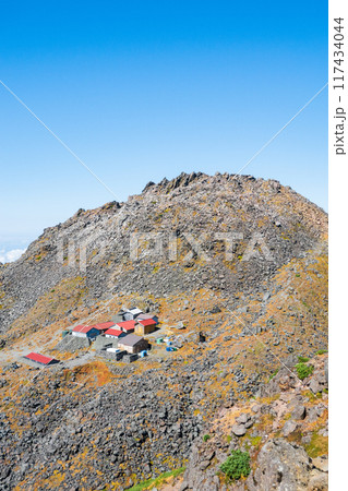 秋の鳥海山登山：新山と御室小屋 117434044