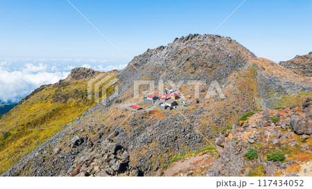 秋の鳥海山登山：新山と御室小屋 117434052