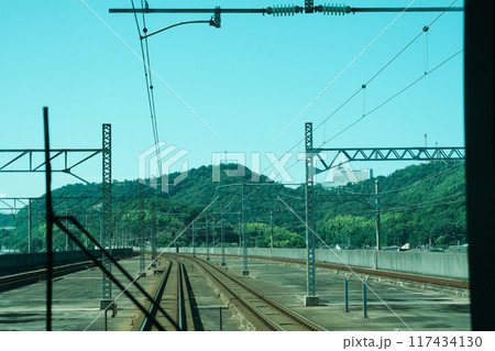 JR瀬戸大橋線・マリンライナー先頭車両(岡山~児島間) JR瀬戸大橋線・マリンライナー先頭車両(岡山~児島間) 117434130