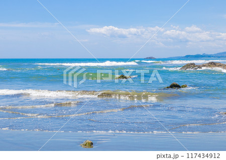 大御神社から続く海 宮崎県日向市 大御神社から続く海 宮崎県日向市 117434912