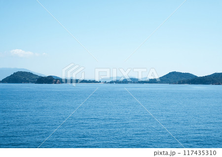 夏の瀬戸内フェリークルーズ（高松～小豆島・土庄） 117435310