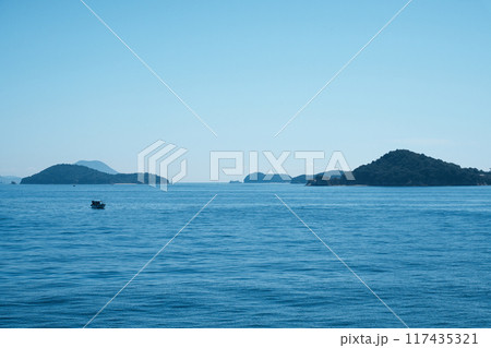 夏の瀬戸内フェリークルーズ(高松~小豆島・土庄) 夏の瀬戸内フェリークルーズ(高松~小豆島・土庄) 117435321