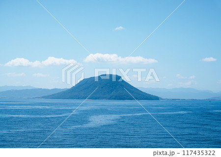 夏の瀬戸内フェリークルーズ(高松~小豆島・土庄) 夏の瀬戸内フェリークルーズ(高松~小豆島・土庄) 117435322