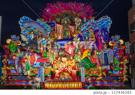 「青森県」山車の夜間展示運行　八戸三社大祭・夏 117436385