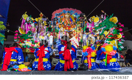 「青森県」山車の夜間展示運行　八戸三社大祭・夏 117436387