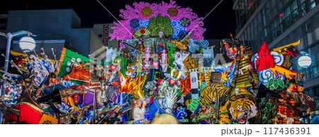「青森県」山車の夜間展示運行　八戸三社大祭・夏 117436391
