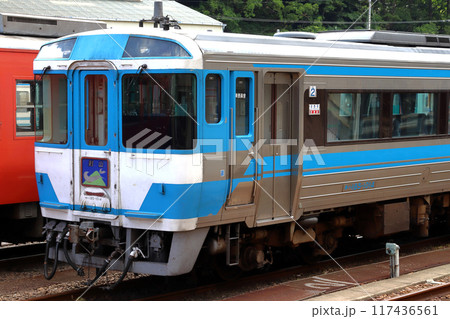 特急剣山：キハ185系車両（徳島駅／徳島運転所） 117436561