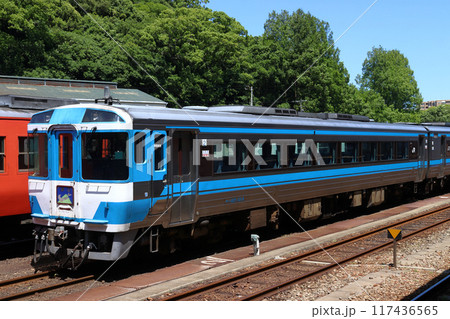 特急剣山：キハ185系車両（徳島駅／徳島運転所） 117436565