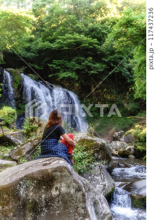 山梨県北斗市 新緑の千ヶ滝 山梨県北斗市 新緑の千ヶ滝 117437236