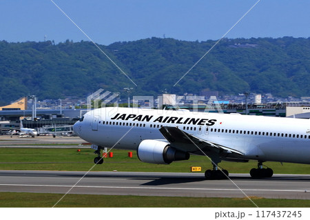 大阪国際空港 JAL 飛行機 離陸 スカイパーク 大阪国際空港 JAL 飛行機 離陸 スカイパーク 117437245