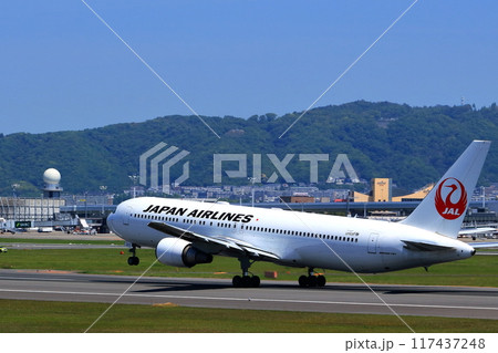 大阪国際空港 JAL 飛行機 離陸 スカイパーク 大阪国際空港 JAL 飛行機 離陸 スカイパーク 117437248