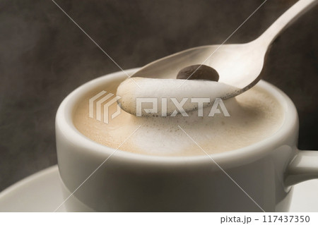 カフェラテ スチームミルク 117437350