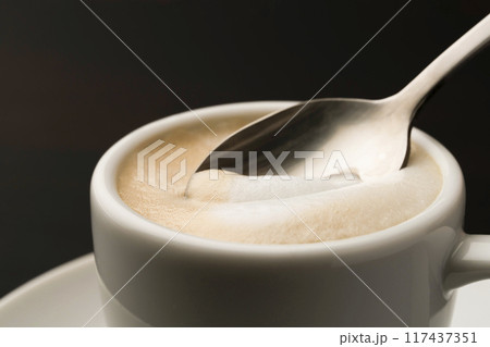カフェラテ スチームミルク 117437351