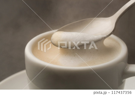 カフェラテ スチームミルク 117437356
