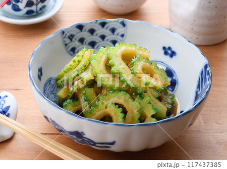 新鮮なゴーヤのおひたし 117437385