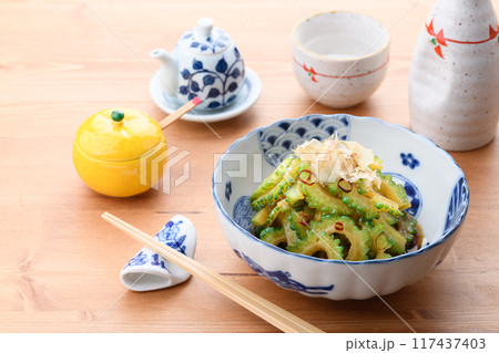 新鮮なゴーヤのおひたし 117437403