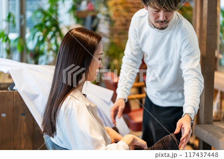 beauty parlor 117437448