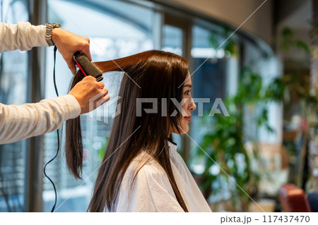 beauty parlor 117437470