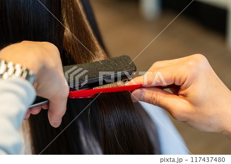 beauty parlor 117437480