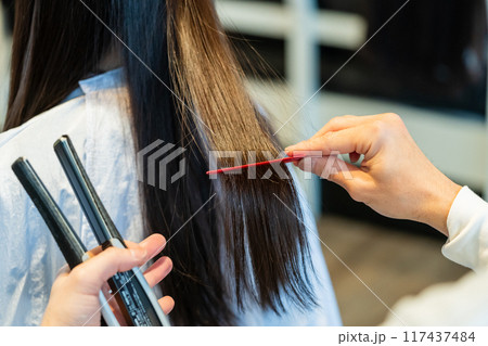 beauty parlor 117437484