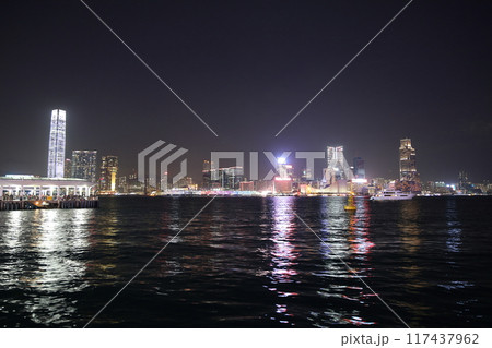 香港島から眺める尖沙咀の夜景 117437962