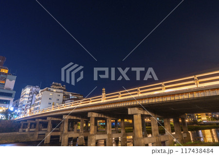 京都の夏　三条大橋ライトアップ　夜景 117438484