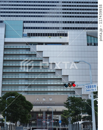 大阪駅前交差点から見たJR大阪駅 大阪駅前交差点から見たJR大阪駅 117439938