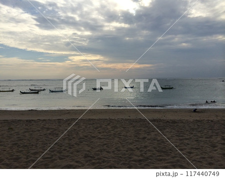 バリ島ジンバランのビーチ 117440749