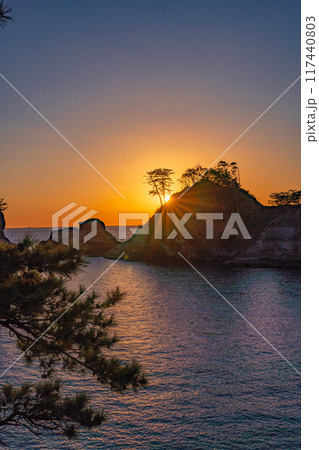【静岡県】西伊豆・堂ヶ島の夕景 【静岡県】西伊豆・堂ヶ島の夕景 117440803