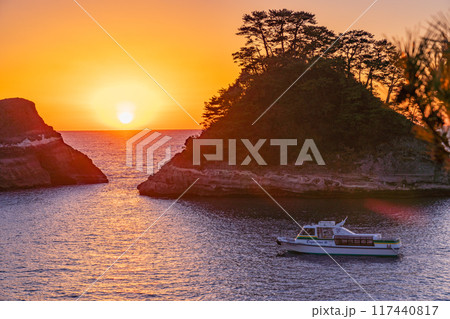 【静岡県】西伊豆・堂ヶ島の夕景 【静岡県】西伊豆・堂ヶ島の夕景 117440817