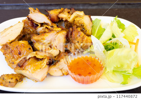 おいしいタイ料理のチキングリル 117440872