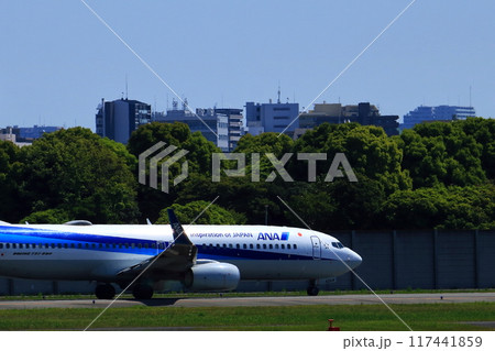 大阪国際空港　ANA　飛行機　離陸態勢　スカイパーク 117441859