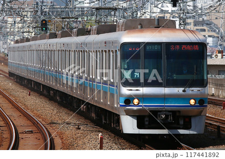 通勤電車 東京メトロ東西線07系 通勤電車 東京メトロ東西線07系 117441892