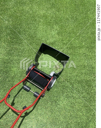 真夏の芝刈り 117441907