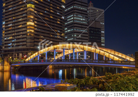 大阪　中之島の美しい夜景　堂島大橋ライトアップ 117441992