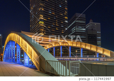 大阪 中之島の美しい夜景 堂島大橋ライトアップ 大阪 中之島の美しい夜景 堂島大橋ライトアップ 117441997