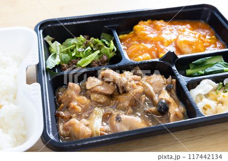 おいしいエビチリと鶏肉の中華弁当 117442134