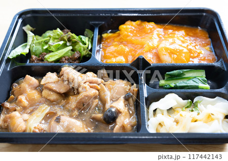 おいしいエビチリと鶏肉の中華弁当 117442143