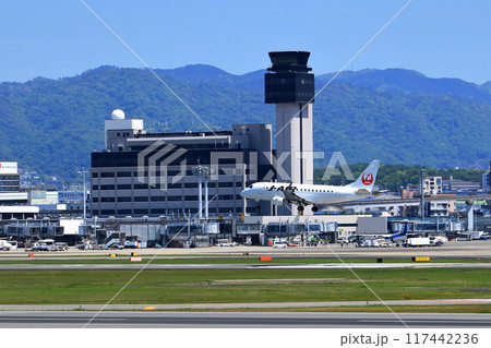 大阪国際空港　JAL　飛行機　着陸態勢　スカイパーク 117442236